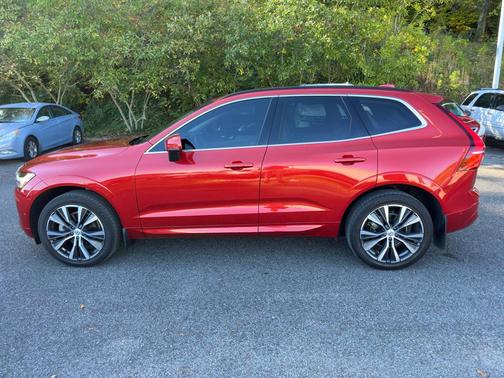 2022 Volvo XC60 B5 Momentum