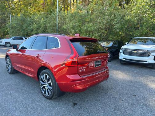 2022 Volvo XC60 B5 Momentum