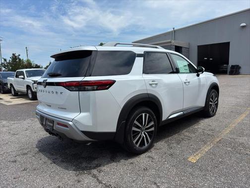 2025 Nissan Pathfinder Platinum FWD