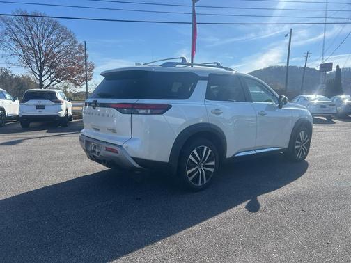 2023 Nissan Pathfinder Platinum