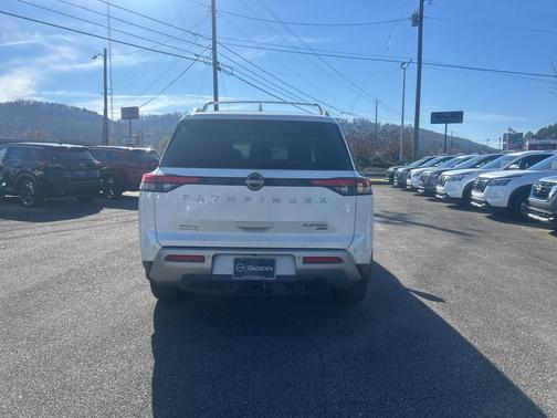 2023 Nissan Pathfinder Platinum