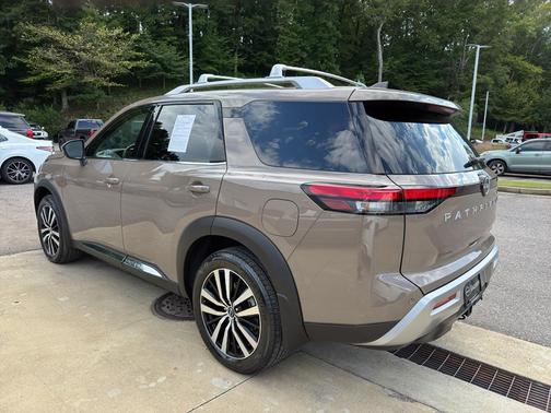 2024 Nissan Pathfinder Platinum FWD