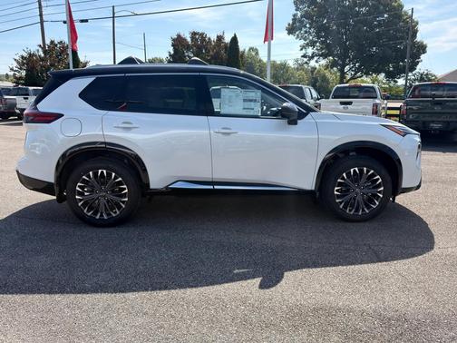 Everest White Pearl/Super Black 2026 Nissan Rogue Platinum