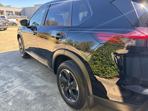 Super Black 2024 Nissan Rogue SV