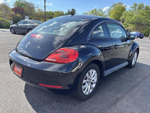Black Uni 2015 Volkswagen Beetle 1.8T