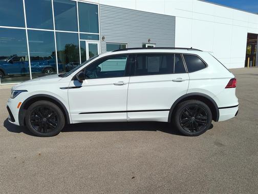 2022 Volkswagen Tiguan 2.0T SE R-Line Black