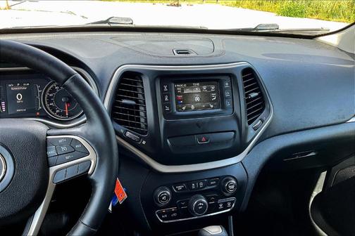 2016 Jeep Cherokee Altitude