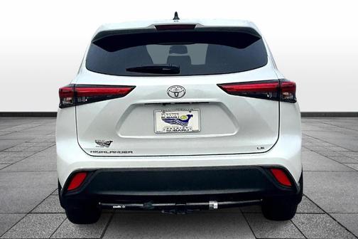 2022 Toyota Highlander LE