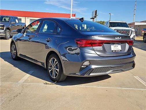 2024 Kia Forte LXS (IVT) Sedan