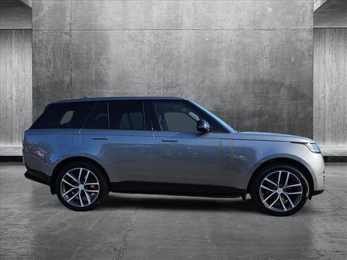 2025 Land Rover Range Rover P550e SE