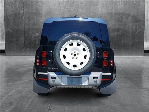 2025 Land Rover Defender 110 P300