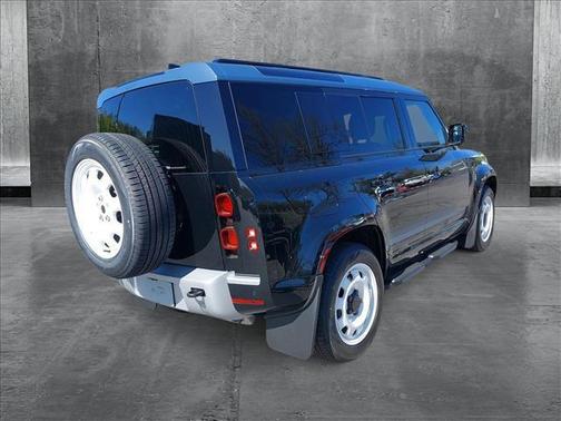 2025 Land Rover Defender 110 P300