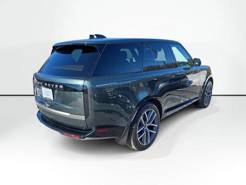 2026 Land Rover Range Rover P550e SE