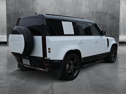 2025 Land Rover Defender 110 P400 X-Dynamic SE