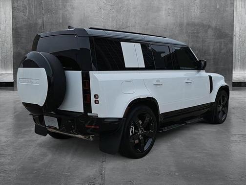 2025 Land Rover Defender 110 P400 X-Dynamic SE