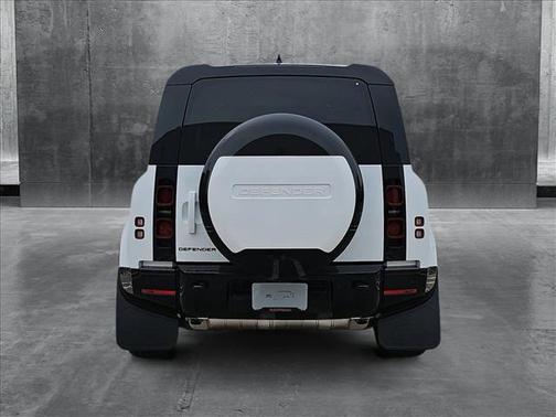 2025 Land Rover Defender 110 P400 X-Dynamic SE