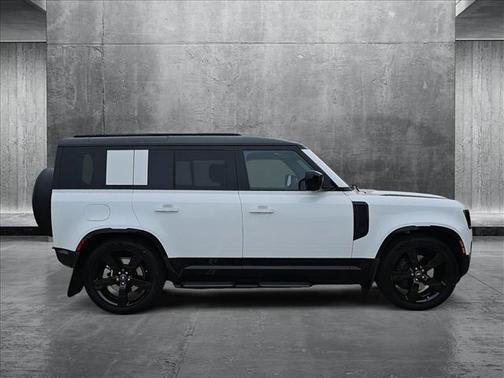 2025 Land Rover Defender 110 P400 X-Dynamic SE