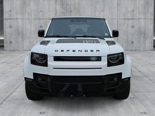 2025 Land Rover Defender 110 P400 X-Dynamic SE