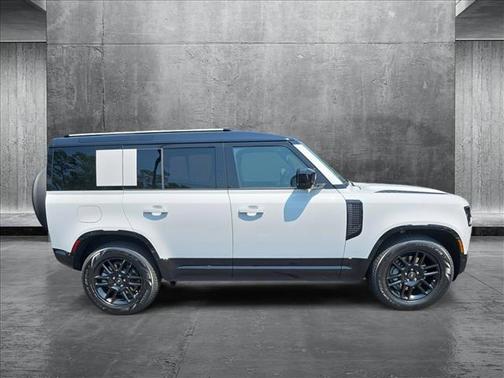 2025 Land Rover Defender 110 P400 X-Dynamic SE