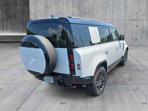 2025 Land Rover Defender 110 P400 X-Dynamic SE