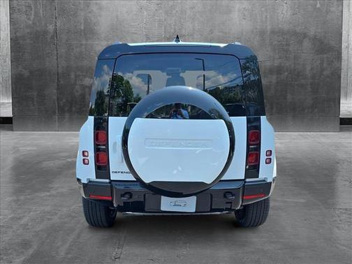 2025 Land Rover Defender 110 P400 X-Dynamic SE