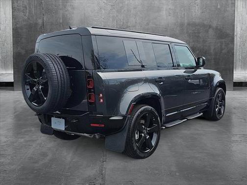 2025 Land Rover Defender 110 P400 X-Dynamic SE
