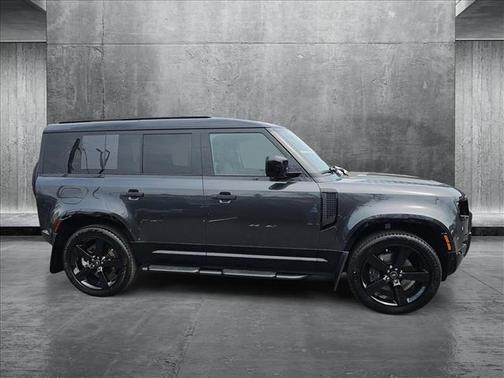 2025 Land Rover Defender 110 P400 X-Dynamic SE