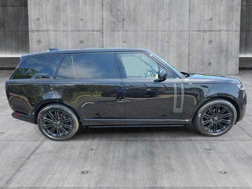 2025 Land Rover Range Rover P400 SE 7 Seat