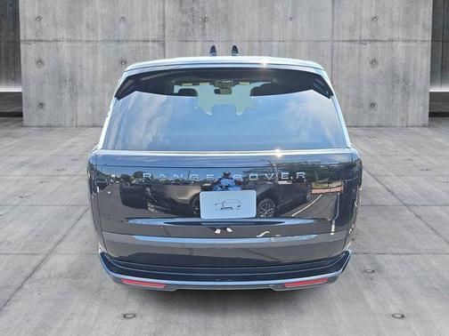 2025 Land Rover Range Rover P400 SE 7 Seat