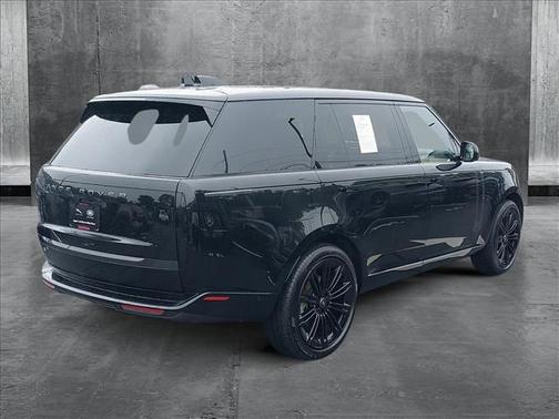 2025 Land Rover Range Rover P400 SE 7 Seat