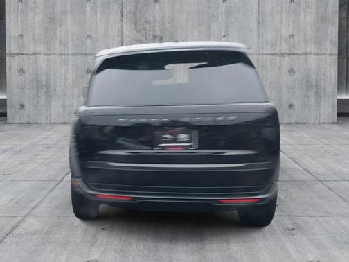 2025 Land Rover Range Rover P400 SE 7 Seat