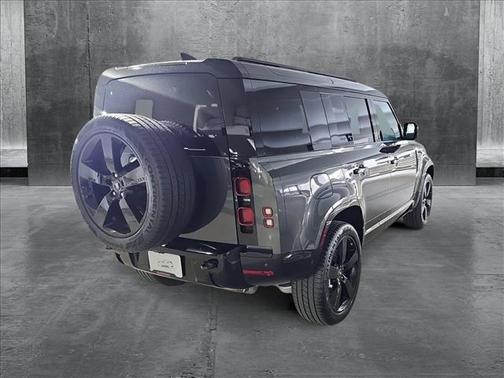 2025 Land Rover Defender 110 P400 X-Dynamic SE