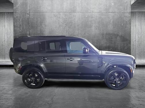 2025 Land Rover Defender 110 P400 X-Dynamic SE