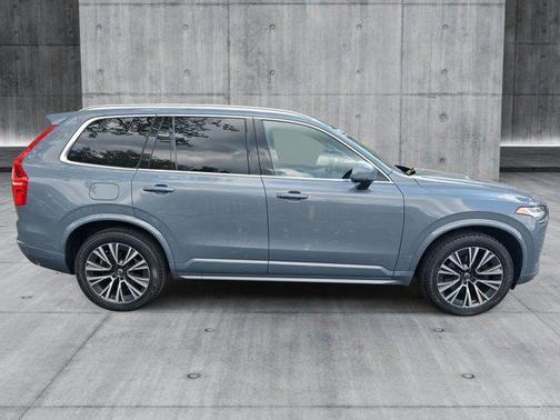 2022 Volvo XC90 T5 Momentum