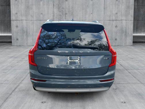 2022 Volvo XC90 T5 Momentum