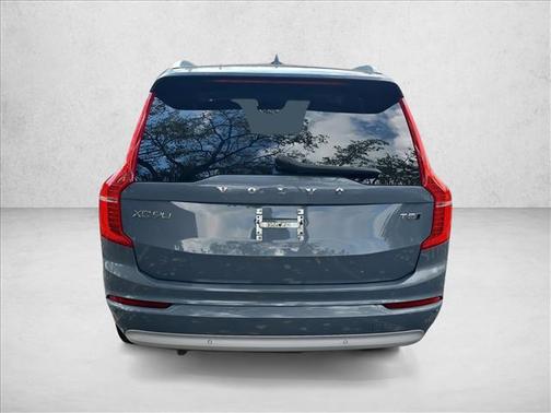 2022 Volvo XC90 T5 Momentum