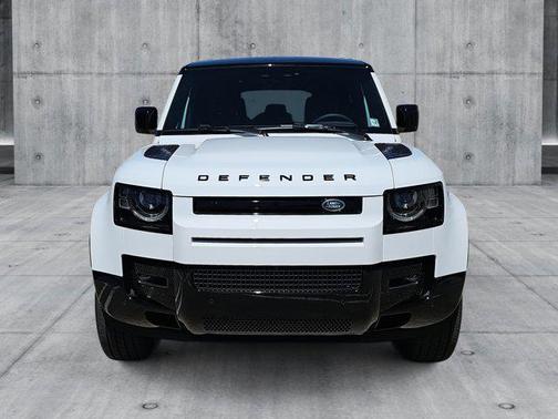 2025 Land Rover Defender 110 P400 X-Dynamic SE