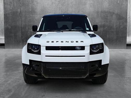2025 Land Rover Defender 110 P400 X-Dynamic SE