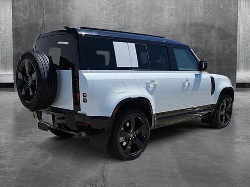 2025 Land Rover Defender 110 P400 X-Dynamic SE