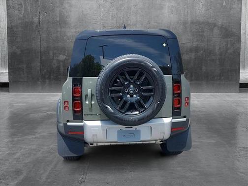 2025 Land Rover Defender 110 P300