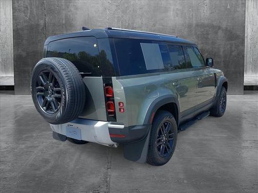 2025 Land Rover Defender 110 P300