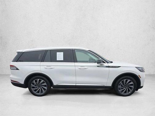 Pristine White Metallic Tri-Coat 2025 Lincoln Aviator Premiere