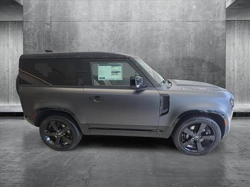2025 Land Rover Defender V8