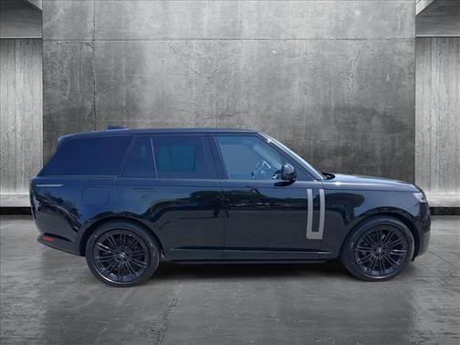 2025 Land Rover Range Rover P530 SE