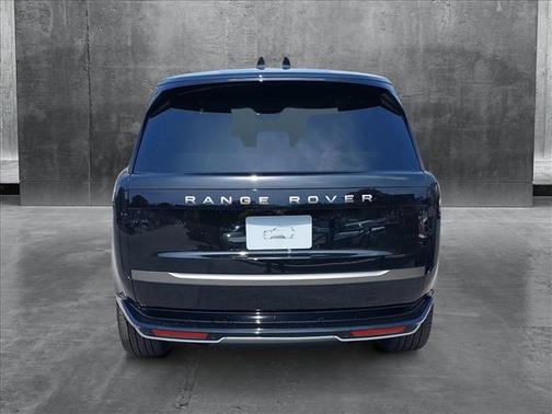2025 Land Rover Range Rover P530 SE