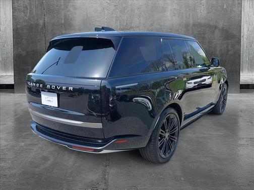 2025 Land Rover Range Rover P530 SE