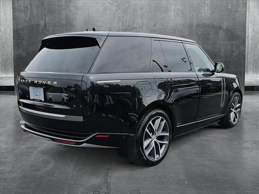 2025 Land Rover Range Rover P400 SE
