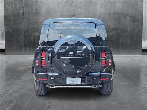 2025 Land Rover Defender 110 P400 X-Dynamic SE