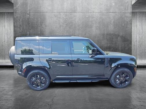 2025 Land Rover Defender 110 P400 X-Dynamic SE
