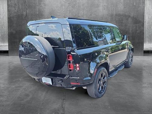 2025 Land Rover Defender 110 P400 X-Dynamic SE